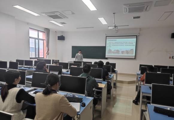 说明: \\2012-20160518dr\学院办公室2017—2020\会议照片和资料\2023年照片\2023.10.19 我院2023年教师成长发展互助平台培训\IMG_20231019_140203.jpg
