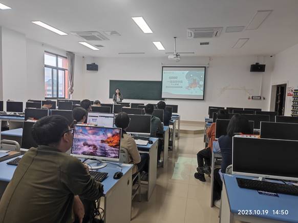 说明: \\2012-20160518dr\学院办公室2017—2020\会议照片和资料\2023年照片\2023.10.19 我院2023年教师成长发展互助平台培训\IMG_20231019_145040.jpg
