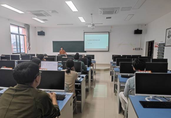 说明: \\2012-20160518dr\学院办公室2017—2020\会议照片和资料\2023年照片\2023.10.19 我院2023年教师成长发展互助平台培训\IMG_20231019_142301.jpg